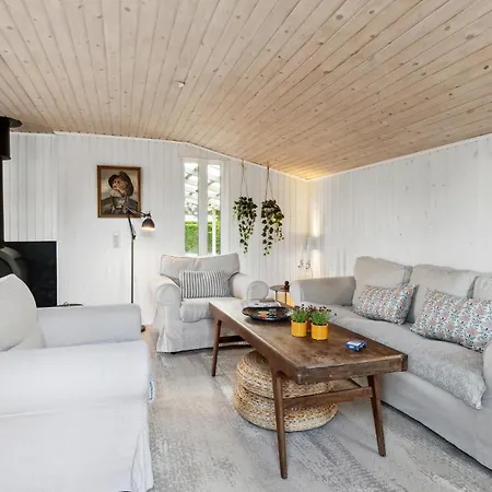 4 Bedroom Awesome In * Glesborg